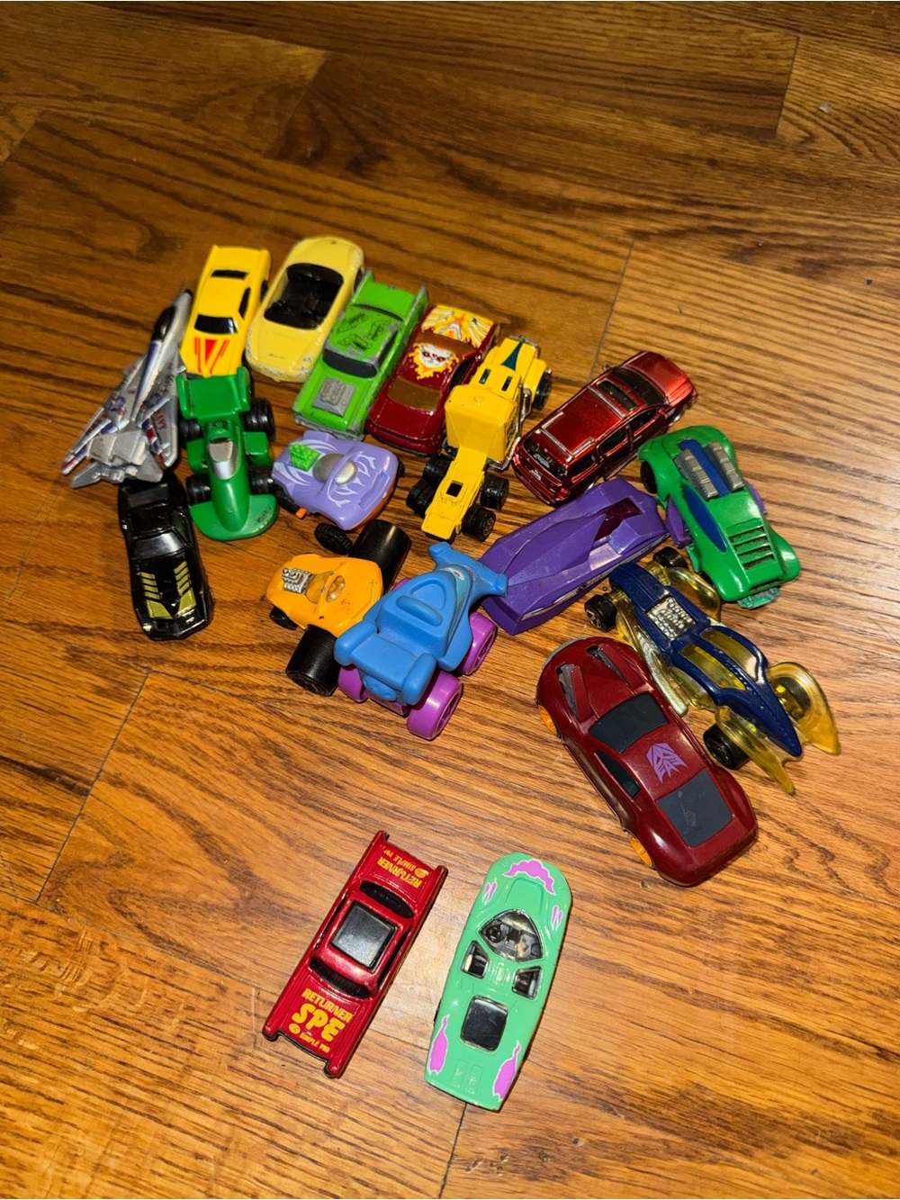 Hot Wheels & Die-Cast Car Lot – 17 Cars – Mixed Vehicles, Race Cars & Fantasy Ca